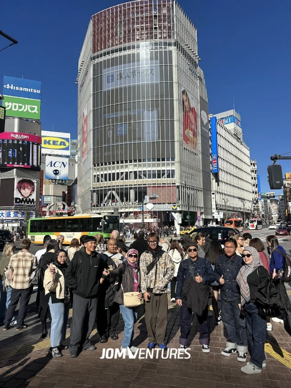Shibuya Crossing, Tokyo, Japan.